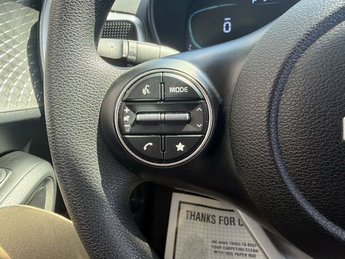 Used 2025 Kia Soul LX FWD image 32