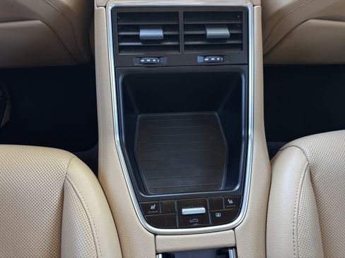 Used 2018 Porsche Panamera image 16