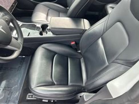 Used 2020 Tesla Model 3 Standard Range Plus image 9