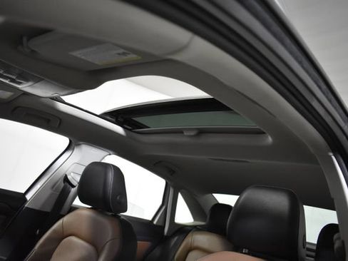 Used 2025 Volkswagen Jetta SEL FWD image 39
