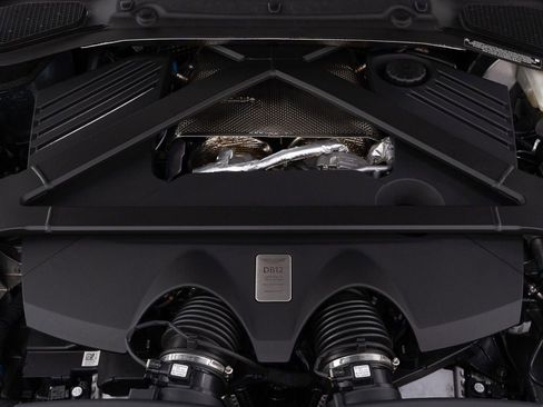 Used 2025 Aston Martin DB12 Coupe image 42
