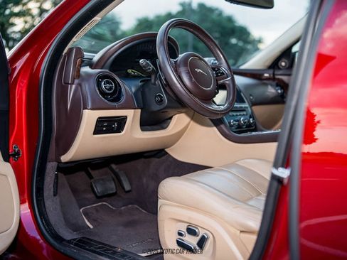 Used 2012 Jaguar XJ image 25