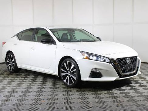 Certified 2021 Nissan Altima 2.5 SR w/ SR Premium Package FWD image 1