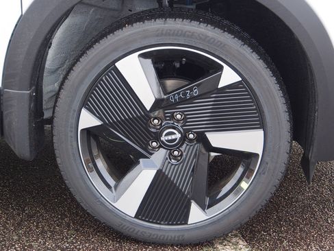 Used 2025 Nissan Kicks SR image 9