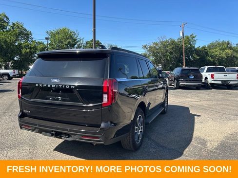 Used 2025 Ford Expedition Active AWD/4WD image 3