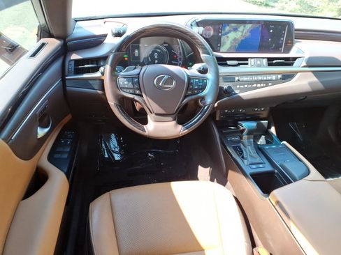 Used 2020 Lexus ES 300h w/ Premium Package FWD image 5