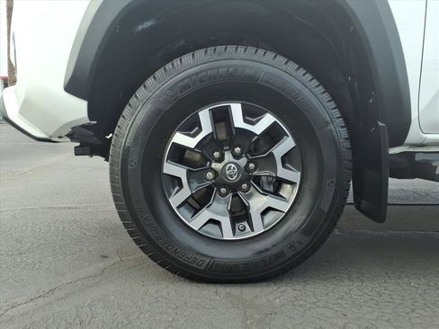 Certified 2020 Toyota Tacoma TRD Off-Road image 13