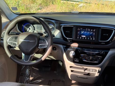 Used 2018 Chrysler Pacifica Touring Plus w/ Tire & Wheel Group image 17