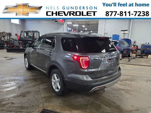 Used 2017 Ford Explorer XLT image 5