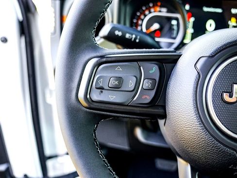 New 2025 Jeep Gladiator Mojave w/ Convenience Group image 21