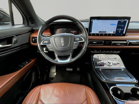 Used 2023 Lincoln Nautilus Reserve AWD/4WD image 8