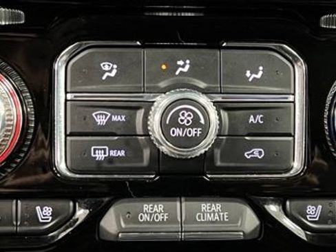 Used 2022 GMC Yukon XL Denali w/ Advanced Technology Package AWD/4WD image 35