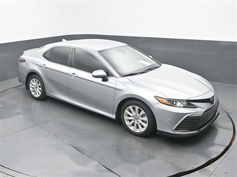 Used 2021 Toyota Camry LE image 30