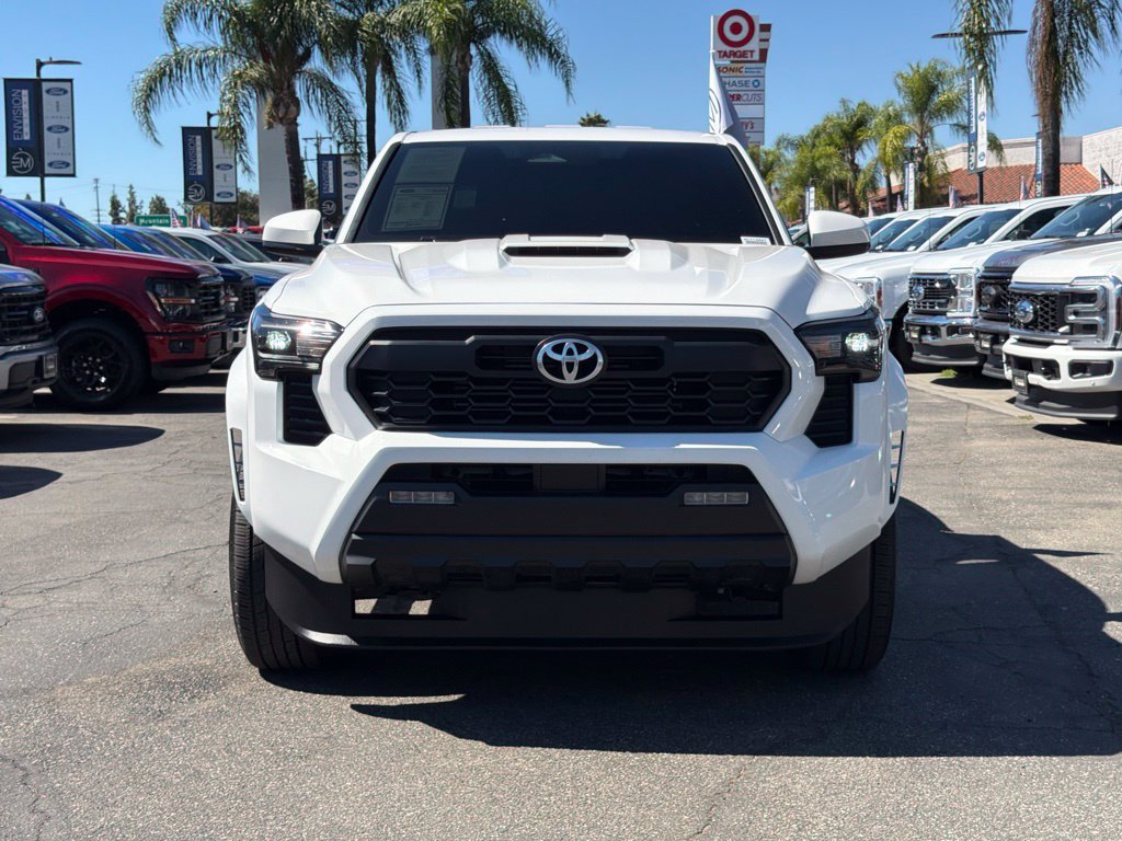 Used 2025 Toyota Tacoma 4x4 Double Cab image 4