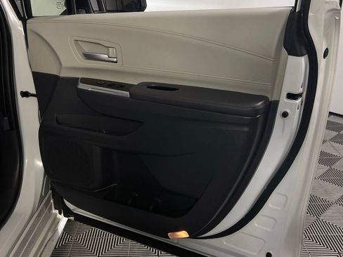 Used 2023 Toyota Sienna XLE image 30