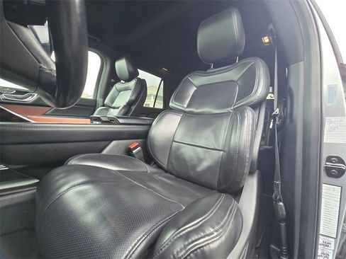 Used 2021 Lincoln Navigator 4WD image 22