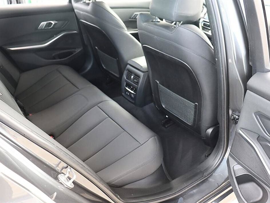 Used 2020 BMW 330i Sedan w/ Driving Assistance Package RWD image 14