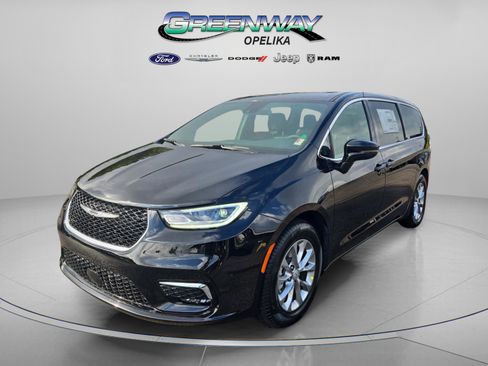 New 2026 Chrysler Pacifica Limited image 4