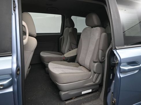Used 2012 Kia Sedona LX FWD image 19