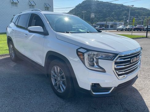 Used 2022 GMC Terrain SLT w/ LPO, Floor Liner Package FWD image 6