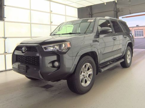 Used 2016 Toyota 4Runner SR5 Premium image 2