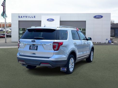 Used 2019 Ford Explorer XLT w/ Equipment Group 202A AWD/4WD image 5