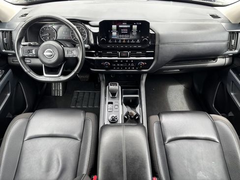 Used 2025 Nissan Pathfinder SL AWD/4WD image 21