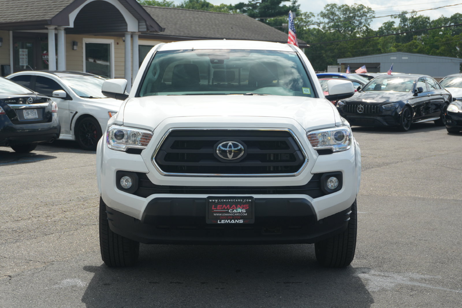 Used 2021 Toyota Tacoma SR5 AWD/4WD image 2