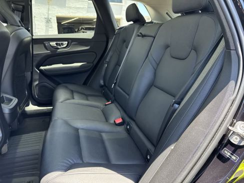 Used 2022 Volvo XC60 B5 Momentum AWD/4WD image 24