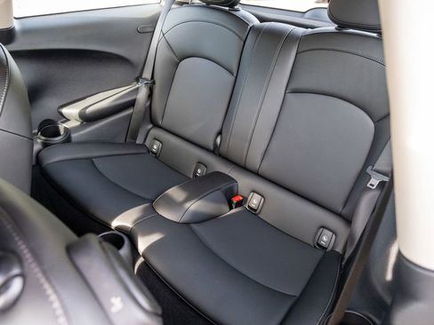 Used 2019 MINI Cooper 2-Door Hardtop image 26