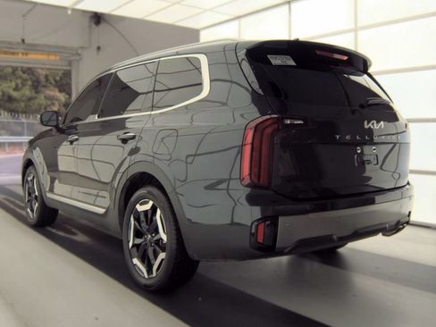 Used 2025 Kia Telluride S FWD image 3