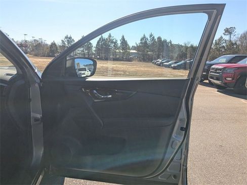 Used 2022 Nissan Rogue Sport SV image 31