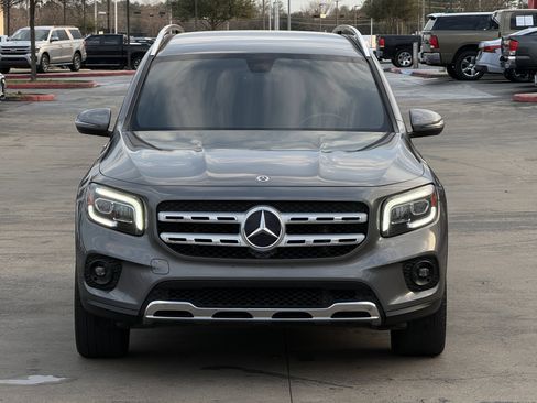 Used 2021 Mercedes-Benz GLB 250 w/ Premium Package image 7