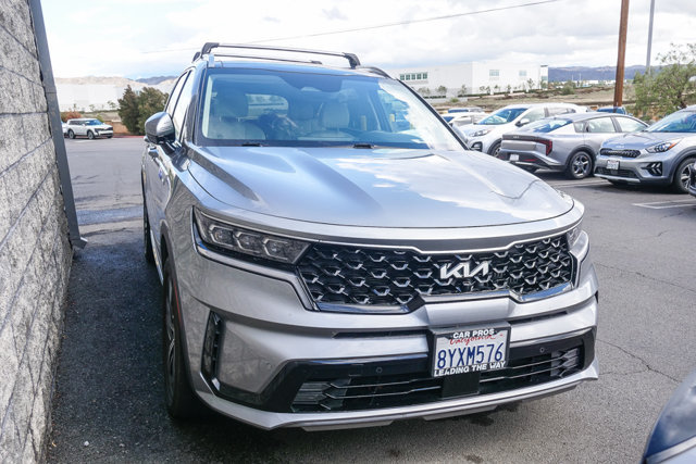 Used 2022 Kia Sorento SX Prestige w/ Panoramic Sunroof Package AWD/4WD image 2