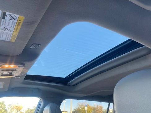 Used 2023 Toyota Highlander XLE image 24