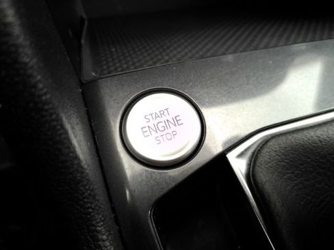 Used 2022 Volkswagen Tiguan S image 45