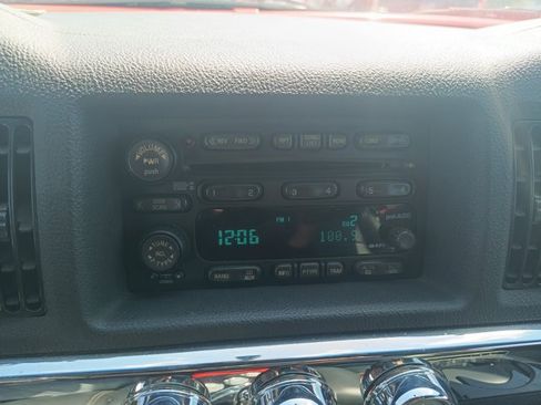 Used 2004 Chevrolet SSR w/ Preferred Equipment Group image 11