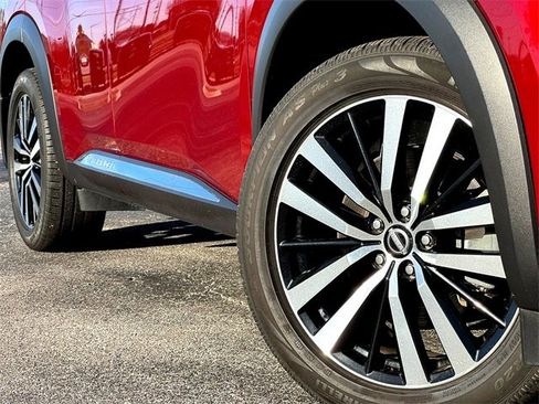 Used 2023 Nissan Pathfinder Platinum image 2