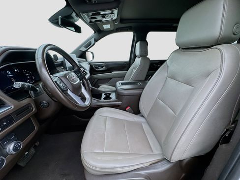 Used 2023 GMC Yukon XL SLT w/ SLT Premium Package image 13
