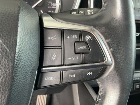 Used 2021 Toyota Highlander XLE AWD/4WD image 12