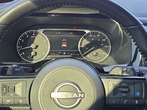 Certified 2022 Nissan Pathfinder SL w/ Lighting Package (N92) image 17