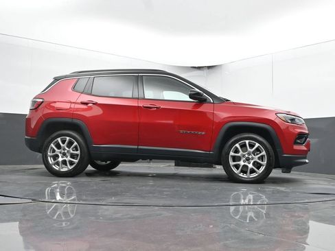 Used 2025 Jeep Compass Limited AWD/4WD image 34