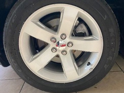 Used 2014 Dodge Challenger SXT image 25