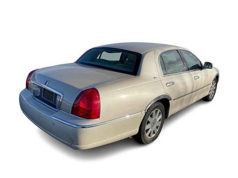 Used 2003 Lincoln Town Car Cartier image 5