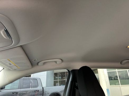 Used 2019 Jeep Cherokee Latitude w/ Popular Appearance Group FWD image 23