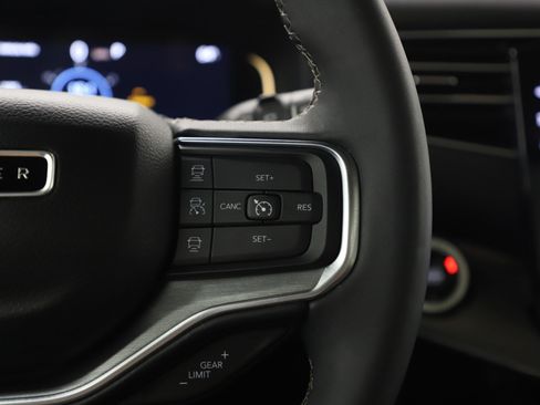 Used 2024 Jeep Wagoneer Series II image 30