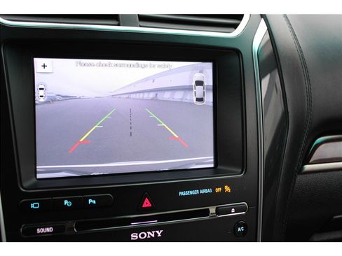 Used 2017 Ford Explorer Platinum image 24