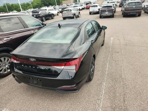 Used 2023 Hyundai Elantra SEL FWD image 7