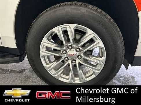 Used 2022 GMC Yukon XL SLT w/ SLT Premium Package image 14