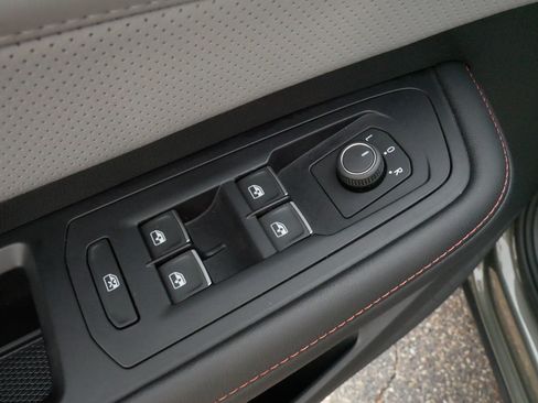 Certified 2025 Volkswagen Atlas Peak Edition SE AWD/4WD image 19